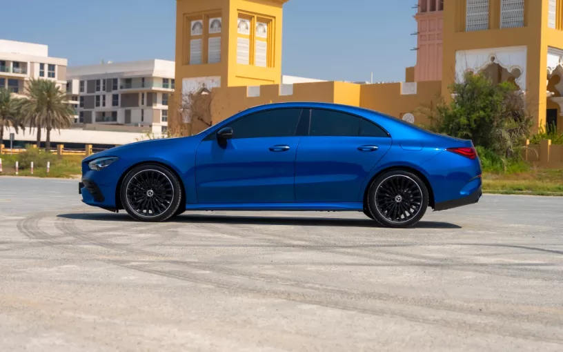 Dubai'de kiralık Mercedes CLA200 (Mavi), 2025