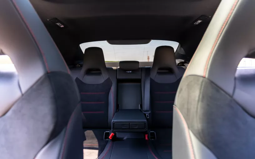Dubai'de kiralık Mercedes CLA200 (Mavi), 2025