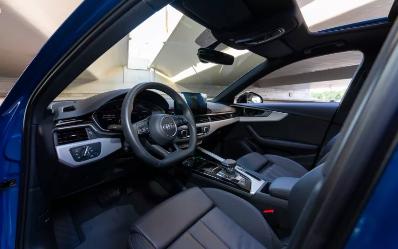 Audi A4 (Blau), 2024  zur Miete in Dubai