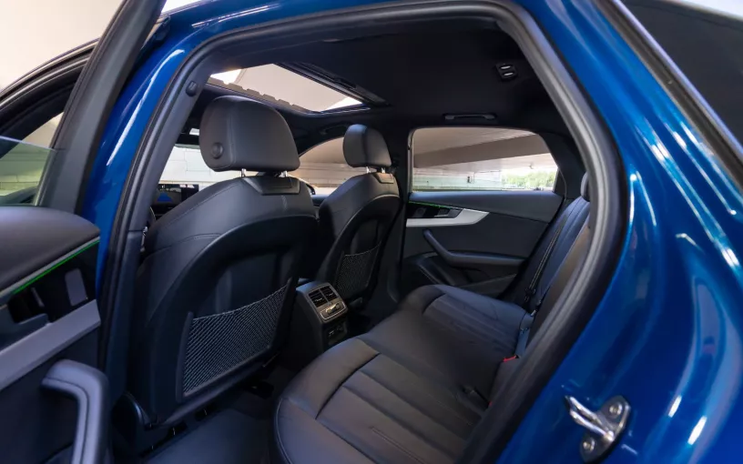 Audi A4 (Blau), 2024  zur Miete in Dubai