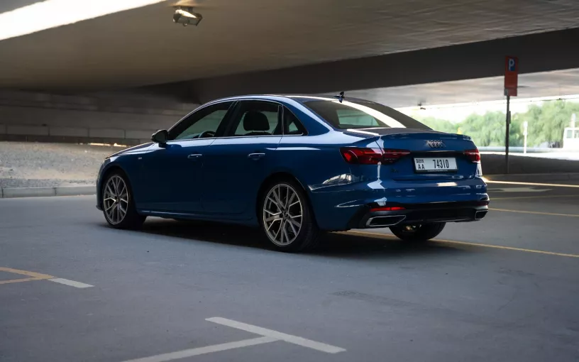 Audi A4 (Blau), 2024  zur Miete in Dubai