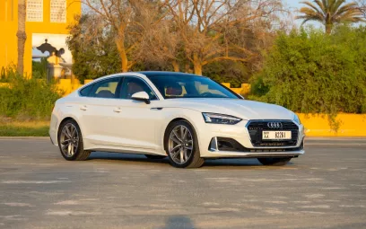 Audi A5 (Wei&szlig;), 2024 zur Miete in Dubai