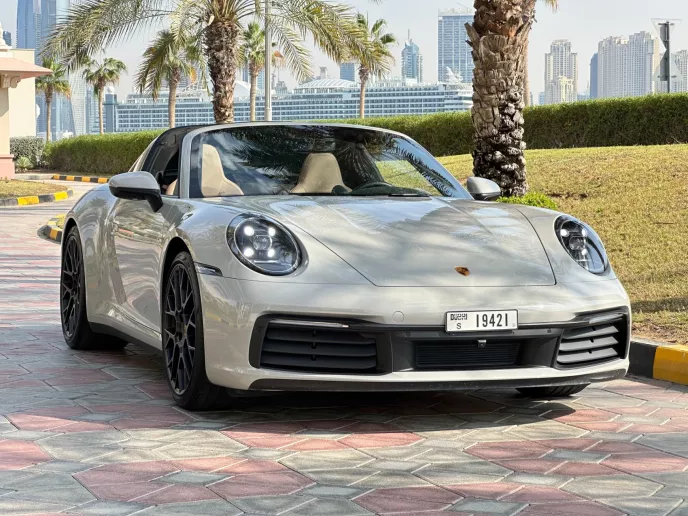 إيجار بورش تارجا (اللون الرمادي), 2024 في دبي