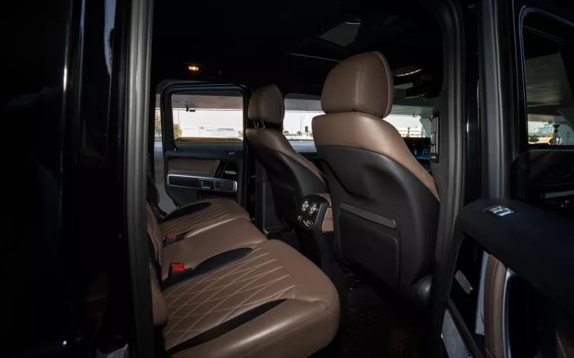 إيجار مرسيدس V300 Avantgarde Extra Long (أسود), 2025 في دبي