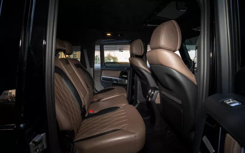 إيجار مرسيدس V300 Avantgarde Extra Long (أسود), 2025 في دبي