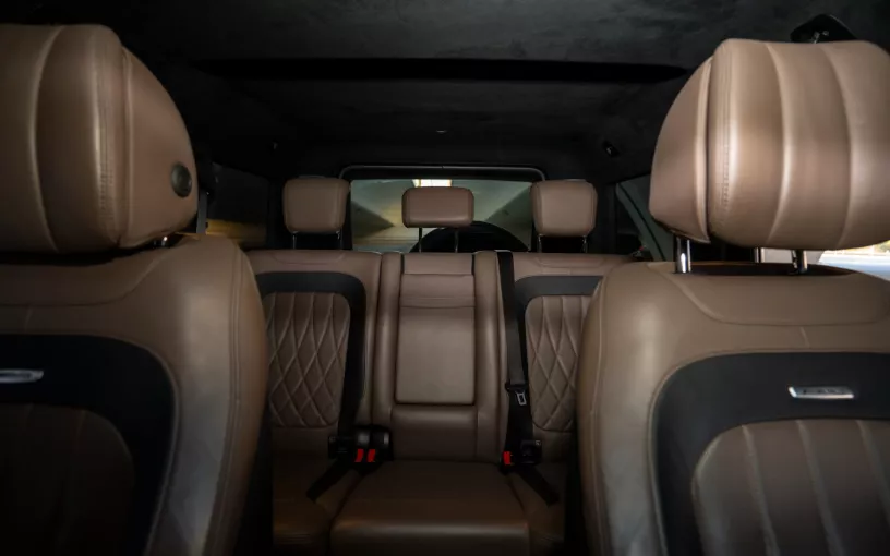 إيجار مرسيدس V300 Avantgarde Extra Long (أسود), 2025 في دبي