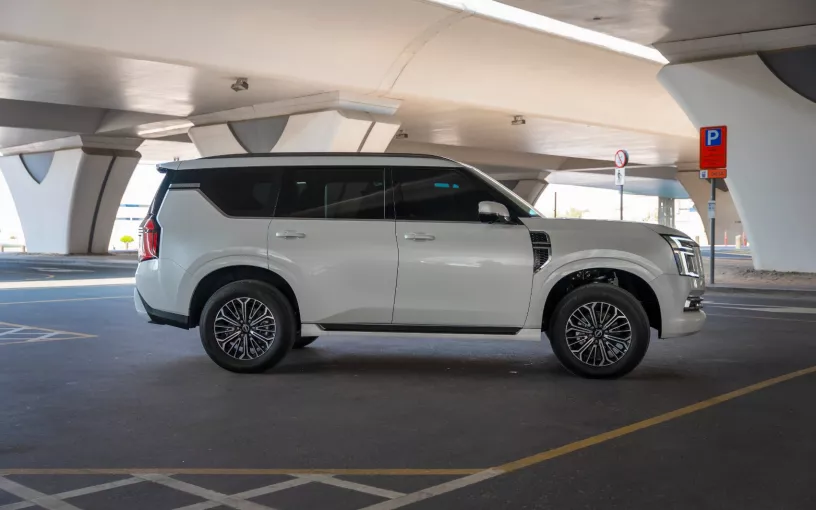 Nissan Patrol Platinum V6 (Wei&szlig;), 2025  zur Miete in Abu Dhabi