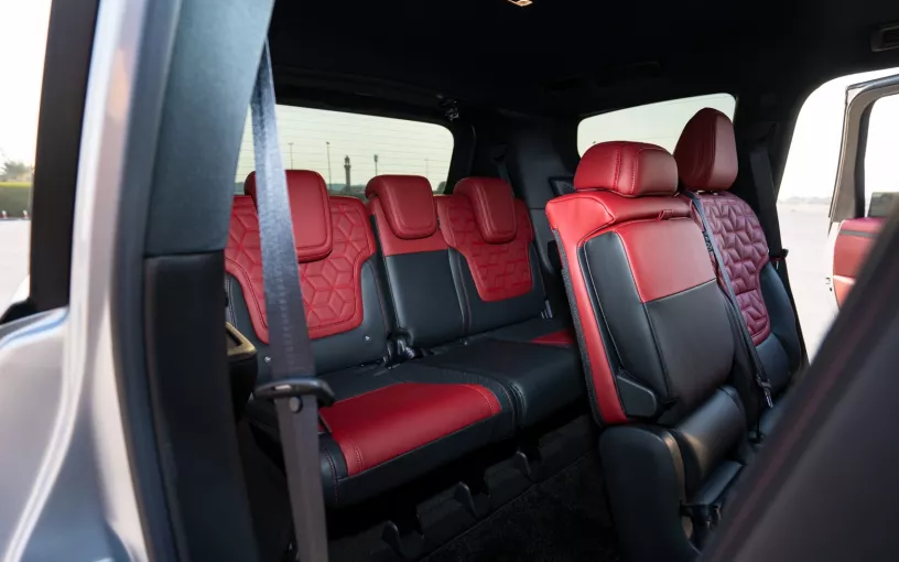 Dubai'de kiralık Nissan Patrol Platinum V6 (G&uuml;m&uuml;ş), 2025
