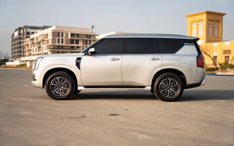 Dubai'de kiralık Nissan Patrol Platinum V6 (G&uuml;m&uuml;ş), 2025