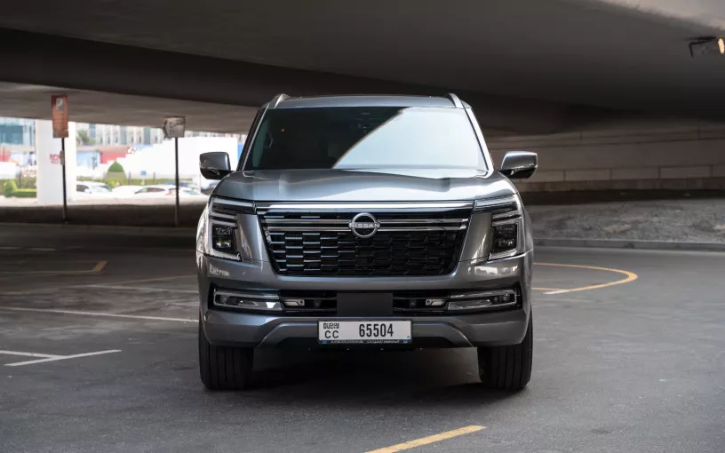 在迪拜 租 日产巡逻队 Platinum V6 (灰色), 2025