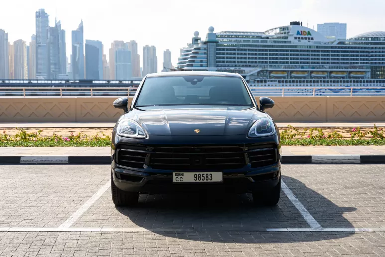 Porsche Cayenne coupe (Negro), 2022 para alquiler en Dub&aacute;i