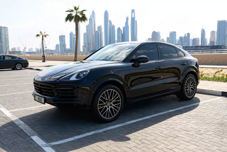 Porsche Cayenne coupe (Negro), 2022 para alquiler en Dub&aacute;i