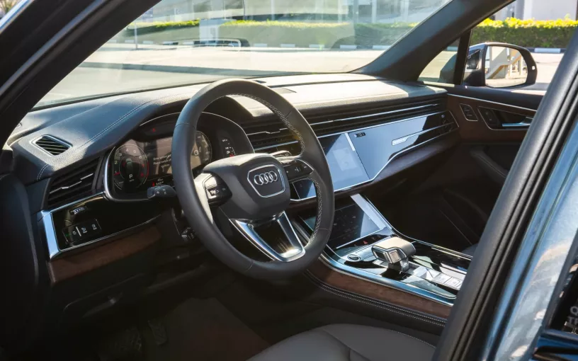 Audi Q7 (Grijs), 2025 te huur in Ras Al Khaimah
