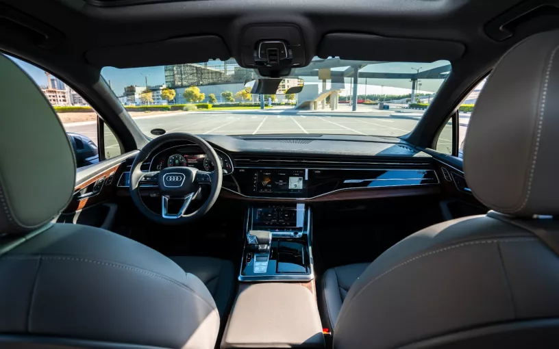 Audi Q7 (Grijs), 2025 te huur in Ras Al Khaimah