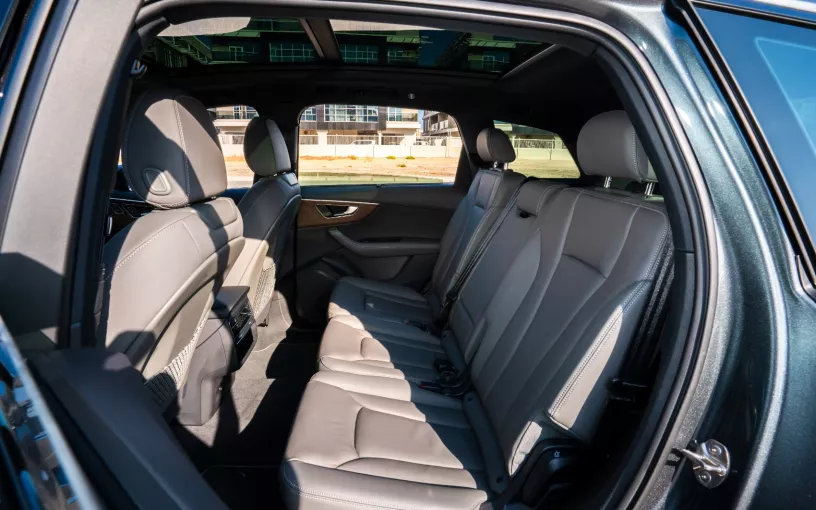 Audi Q7 (Grijs), 2025 te huur in Ras Al Khaimah
