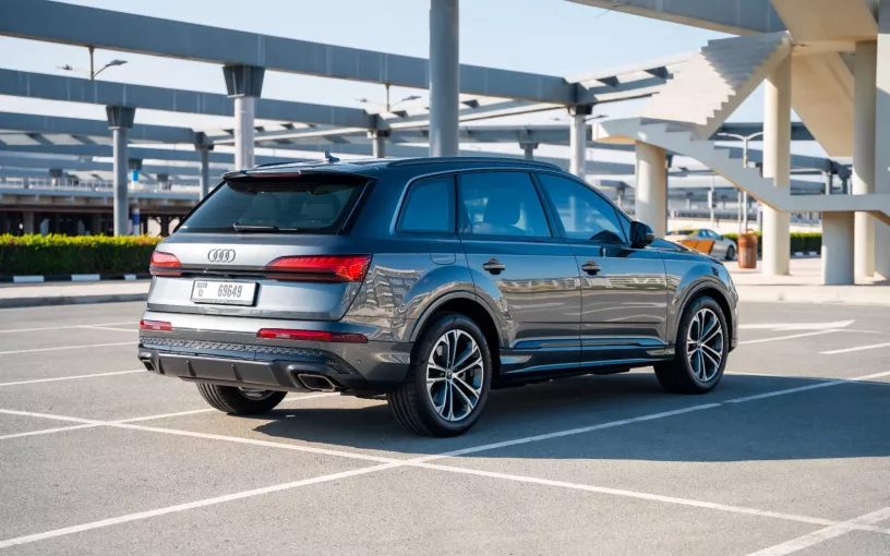 Audi Q7 (Grijs), 2025 te huur in Ras Al Khaimah