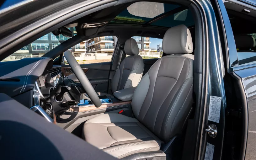 Audi Q7 (Grijs), 2025 te huur in Ras Al Khaimah