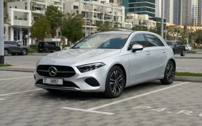 Mercedes A180 (Grise), 2023 &agrave; louer &agrave; Duba&iuml;