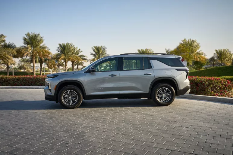 Dubai'de kiralık Chevrolet traverse (Gri), 2025
