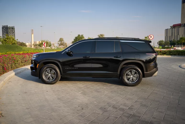 Chevrolet Traverse (Negro), 2025 para alquiler en Dub&aacute;i