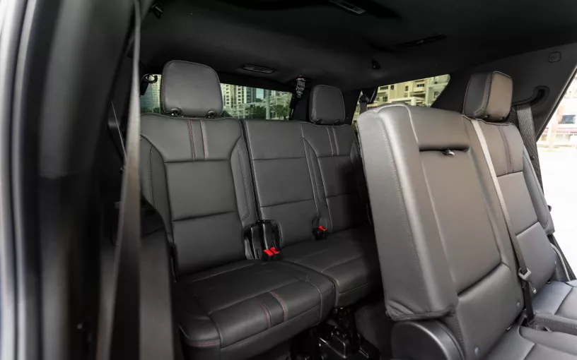 Chevrolet Tahoe (Negro), 2025 para alquiler en Dub&aacute;i