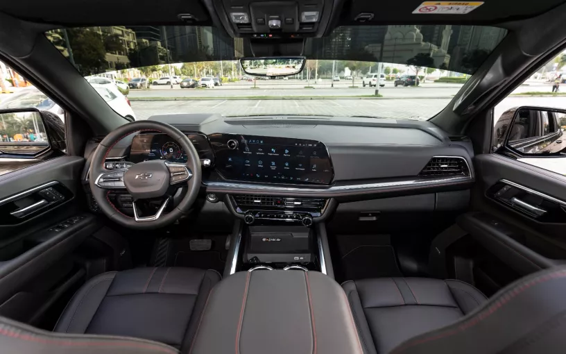 Chevrolet Tahoe (Negro), 2025 para alquiler en Dub&aacute;i