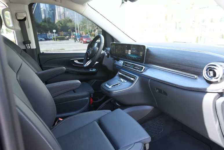 Mercedes V300 Avantgarde Extra Long (Black), 2025 for rent in Dubai