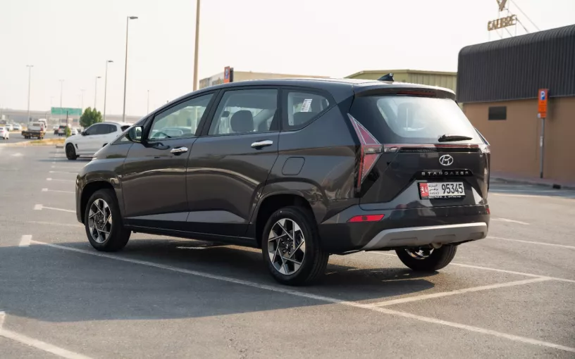 Hyundai Stargazer (Gris), 2024 para alquiler en Dub&aacute;i