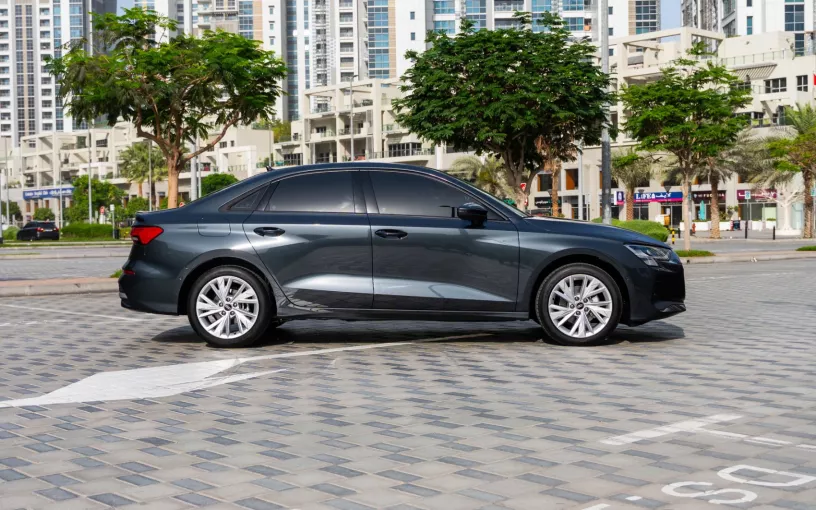 Audi A3 (Grau), 2025  zur Miete in Dubai
