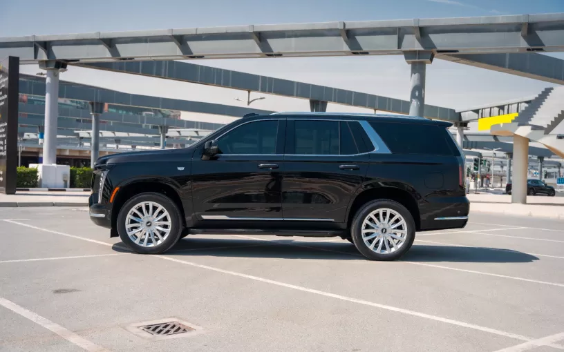 Cadillac Escalade (Schwarz), 2025  zur Miete in Sharjah