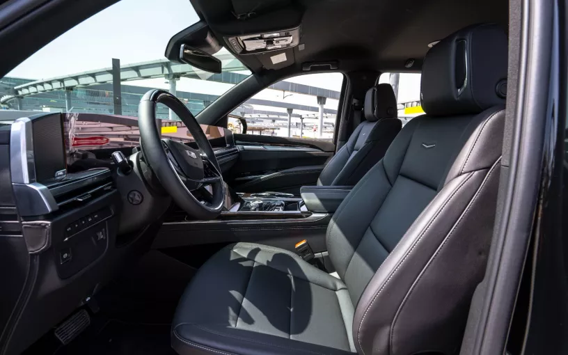 Cadillac Escalade (Schwarz), 2025  zur Miete in Sharjah