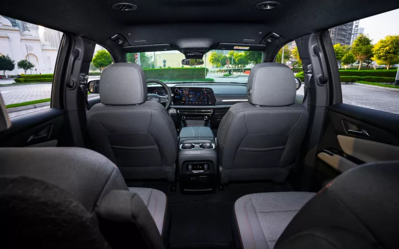 Chevrolet Traverse (Negro), 2025 para alquiler en Dub&aacute;i