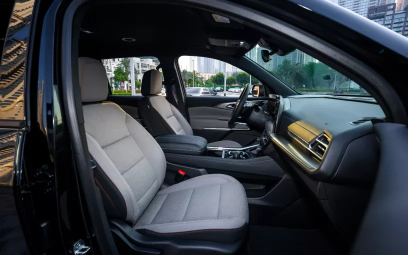 Chevrolet Traverse (Negro), 2025 para alquiler en Dub&aacute;i