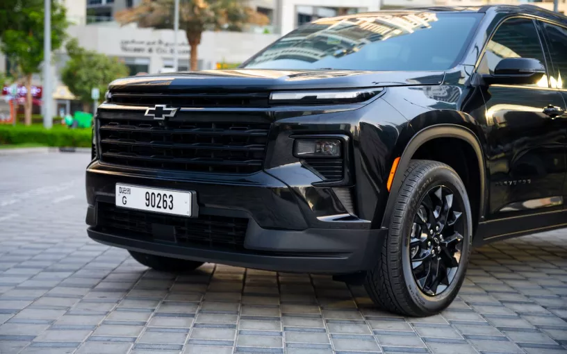 Chevrolet Traverse (Negro), 2025 para alquiler en Dub&aacute;i