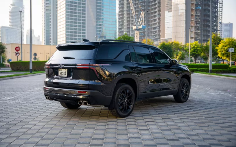 Chevrolet Traverse (Negro), 2025 para alquiler en Dub&aacute;i