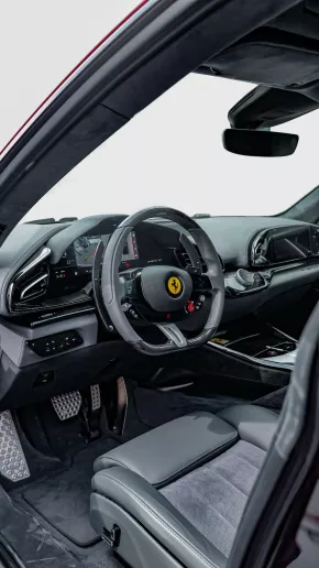 在阿布扎比 租 Ferrari Purosangue (红色), 2025