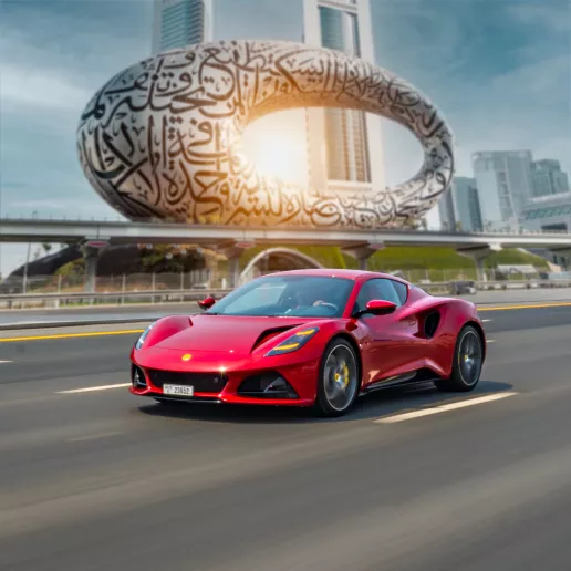 在迪拜 租 Lotus Emira (红色), 2023