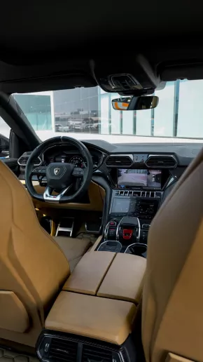 Lamborghini Urus (Gr&uuml;n), 2025  zur Miete in Dubai