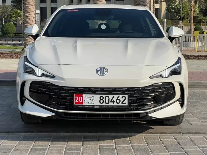 在阿布扎比 租 MG 7 (白色), 2025