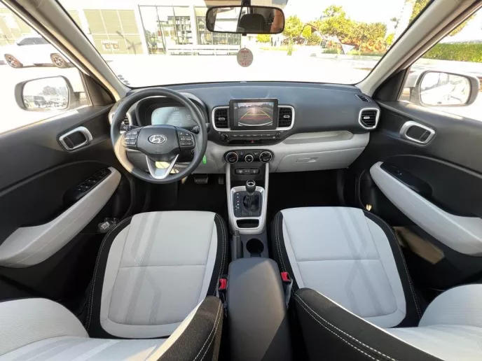 Hyundai Venue (Blanc), 2025 &agrave; louer &agrave; Abu Dhabi
