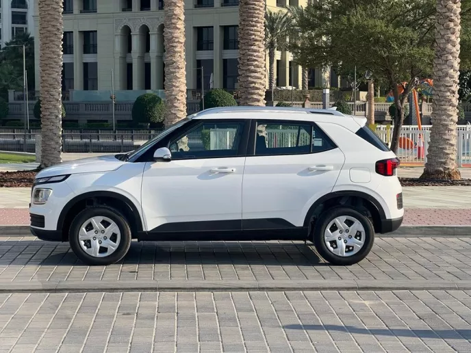 Hyundai Venue (Blanc), 2025 &agrave; louer &agrave; Abu Dhabi