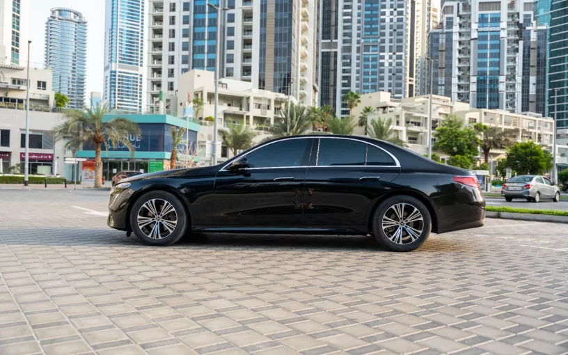إيجار مرسيدس E200 (أسود), 2025 في دبي