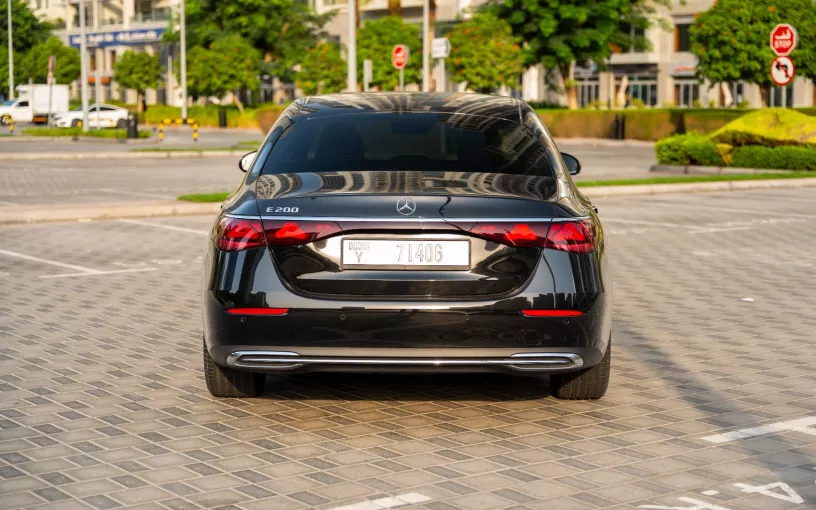 إيجار مرسيدس E200 (أسود), 2025 في دبي