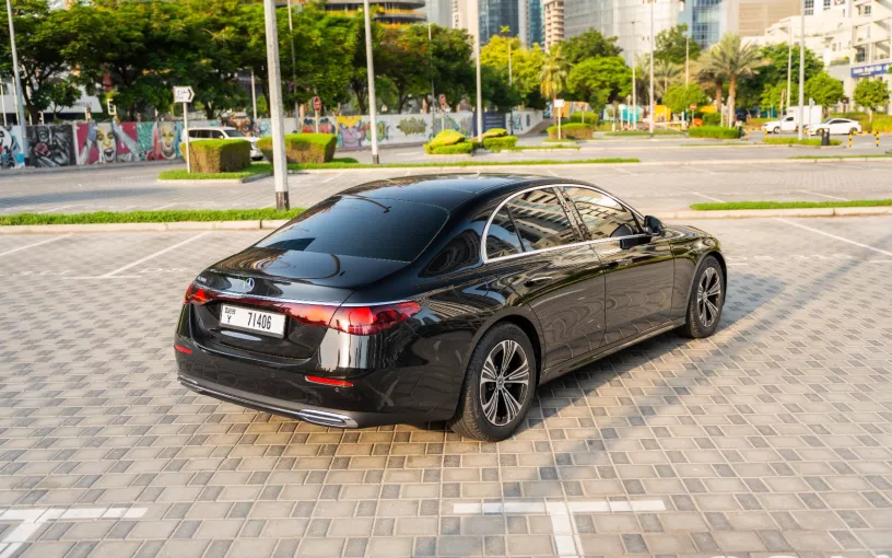 إيجار مرسيدس E200 (أسود), 2025 في دبي
