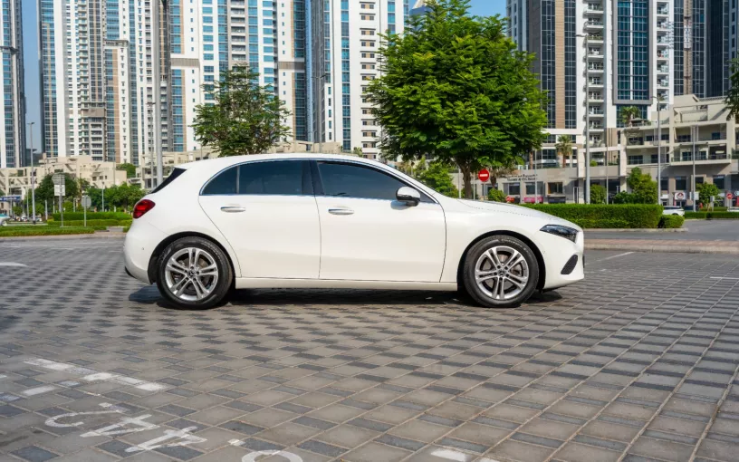 Mercedes A220 (Blanco), 2024 para alquiler en Abu Dhabi