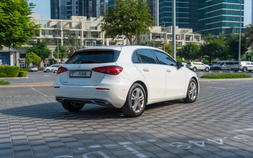 Mercedes A220 (Blanco), 2024 para alquiler en Abu Dhabi