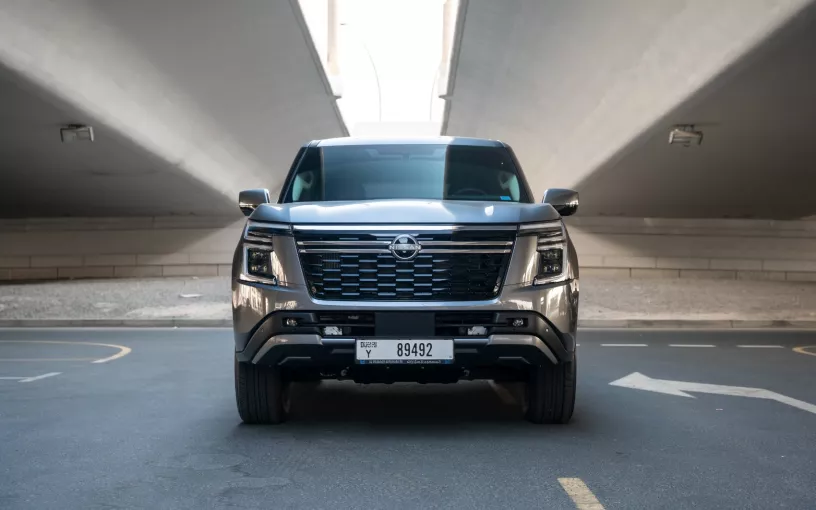 在哈伊马角租车 租 日产巡逻队 Platinum V6 (灰色), 2026