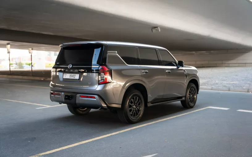 在哈伊马角租车 租 日产巡逻队 Platinum V6 (灰色), 2026