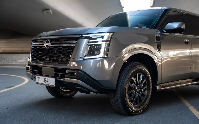 在哈伊马角租车 租 日产巡逻队 Platinum V6 (灰色), 2026