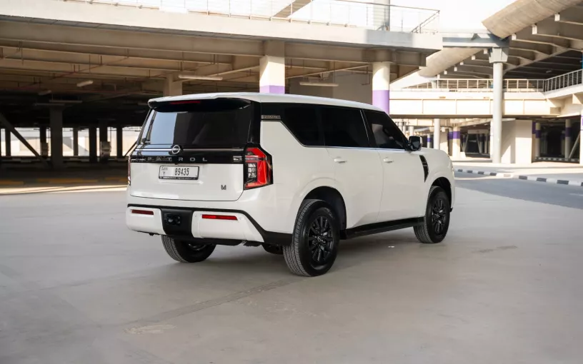 Nissan Patrol Platinum V6 (Wei&szlig;), 2026  zur Miete in Dubai